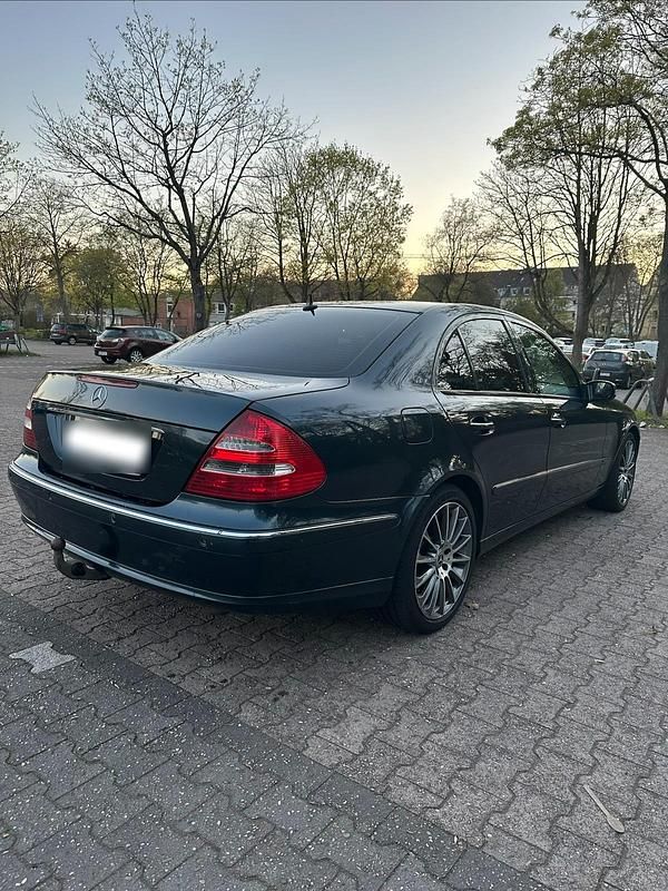 Gebraucht Mercedes E280 177 PS (130 kW) 2004 Schwarz Limousine