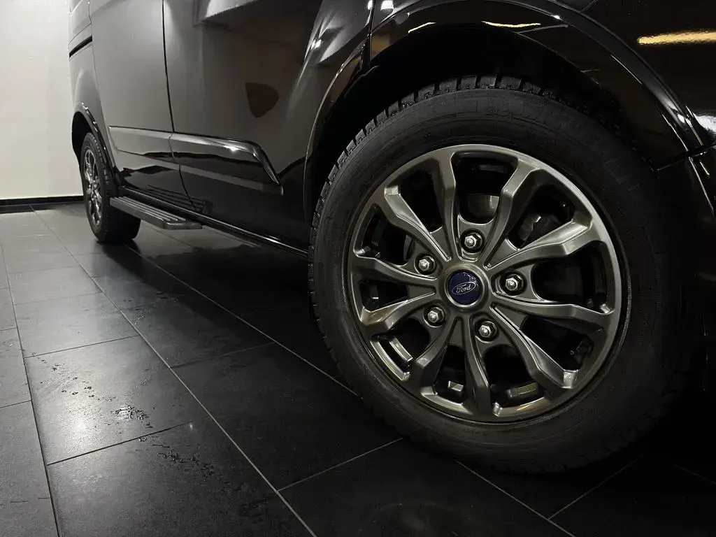 Gebraucht Ford Tourneo Custom Titanium X 185 PS (136 kW) 2019 Obsidianschwarz metallic Van