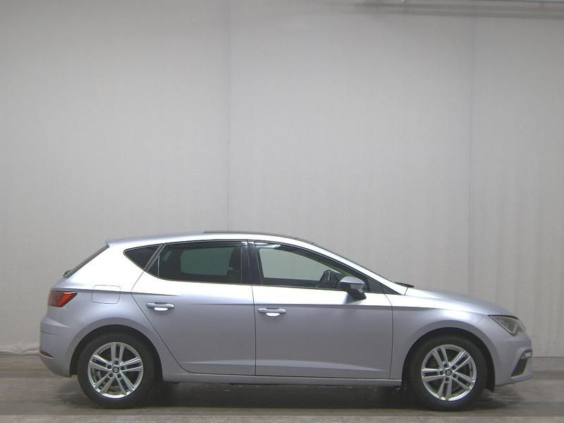 Grau Gebraucht 2020 Seat Leon FR-Line Limousine | 16.480 € (Superpreis) - Bild 1/4