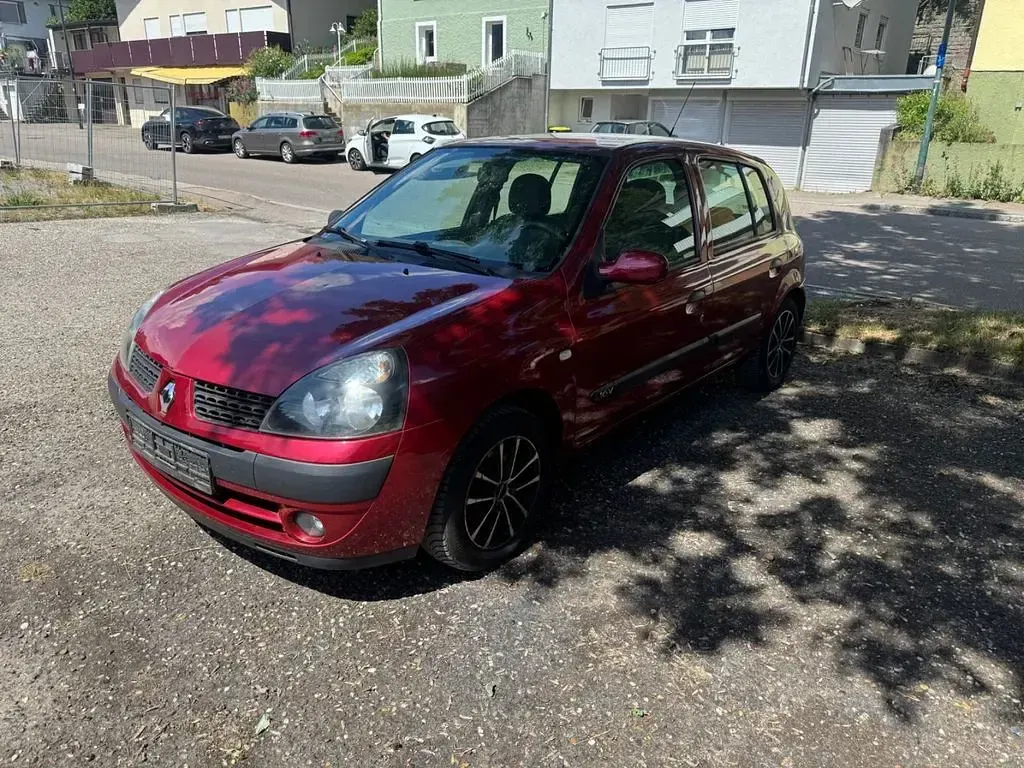 Gebraucht Renault Clio II 75 PS (55 kW) 2003 Rot Limousine