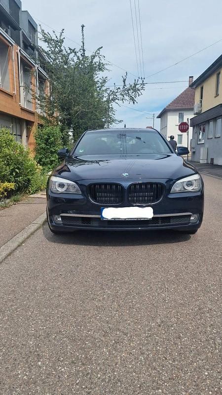 Blau Gebraucht 2011 BMW 730 Sport Line Limousine | 11.800 € (Fairer Preis) - Bild 1/4