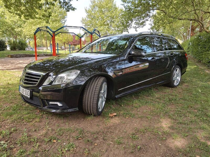 Schwarz Gebraucht 2011 Mercedes E350 Sport Kombi | 20.950 € (Teuer) - Bild 1/4