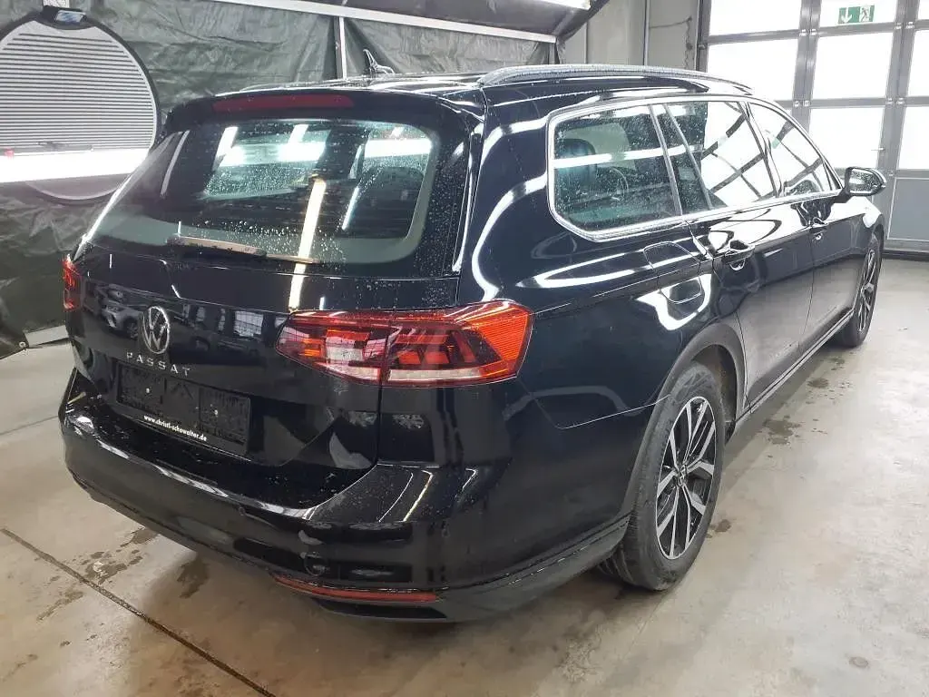 Gebraucht VW Passat Business 150 PS (110 kW) 2023 Deep black perleffekt Kombi