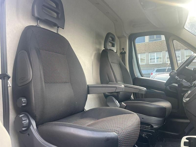 Gebraucht Peugeot Boxer 120 PS (88 kW) 2021 Grau Van