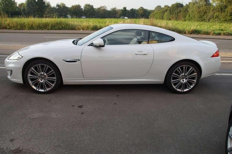 Gebraucht Jaguar XK 385 PS (283 kW) 2013 Polaris white Coupé