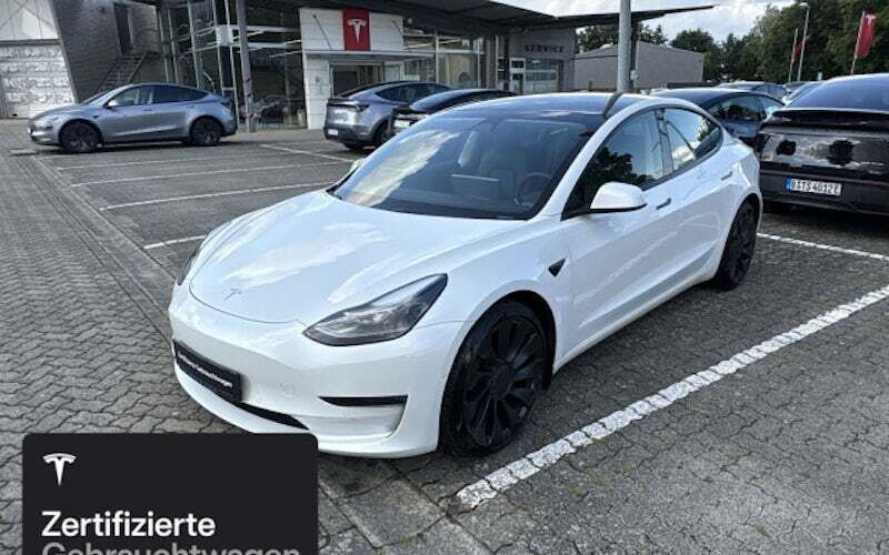 Weiß Gebraucht 2021 Tesla Model 3 Performance Limousine | 32.700 € (Fairer Preis) - Bild 1/4