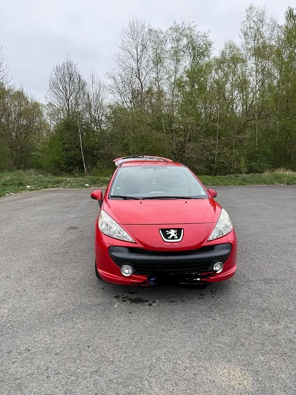Rot Gebraucht 2008 Peugeot 207 Kleinwagen | 2.000 € - Bild 1/4