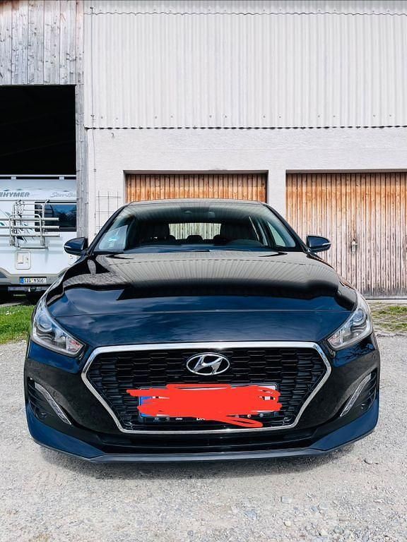 Gebraucht Hyundai i30 Select 99 PS (72 kW) 2018 Schwarz Limousine