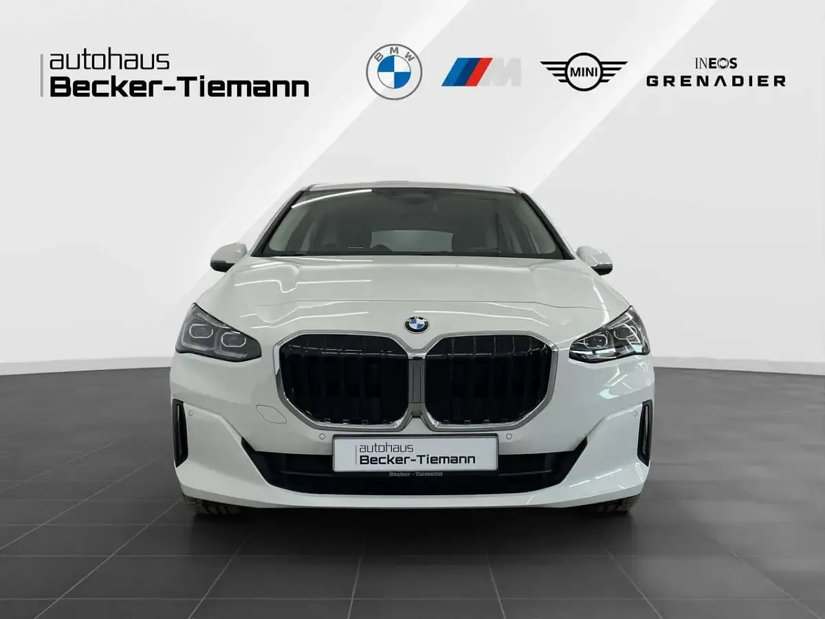 Gebraucht BMW 223 Active Tourer Sport Line 204 PS (150 kW) 2023 Alpinweiß uni Van / Kleinbus