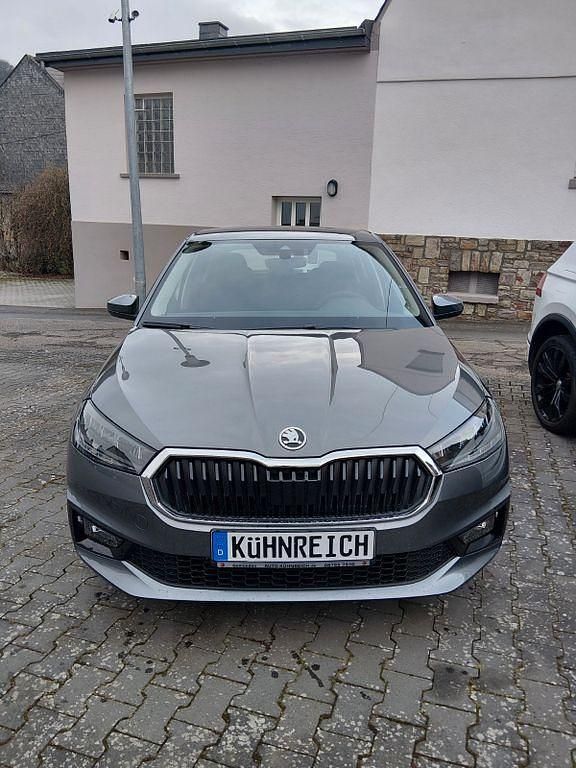 Grau Neu 2026 Skoda Fabia Essence Limousine | 19.900 € (Fairer Preis) - Bild 1/4