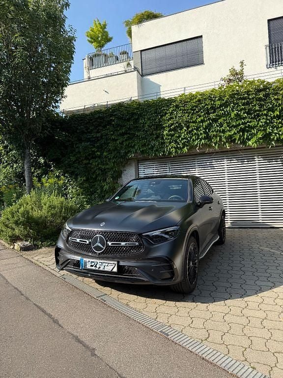 Grau Gebraucht 2024 Mercedes GLC450 AMG Line Premium Plus SUV | 77.500 € (Superpreis) - Bild 1/4