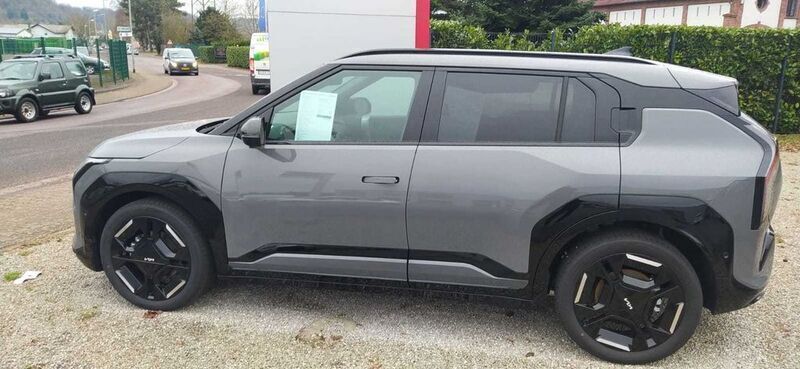 Grau Neu 2025 Kia EV3 GT-Line SUV | 42.990 € (Teuer) - Bild 1/2