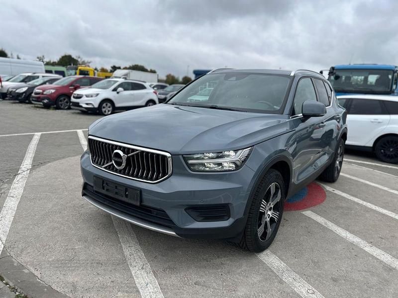 Grau Gebraucht 2019 Volvo XC40 Inscription SUV | 16.900 € (Etwas zu teuer) - Bild 1/4