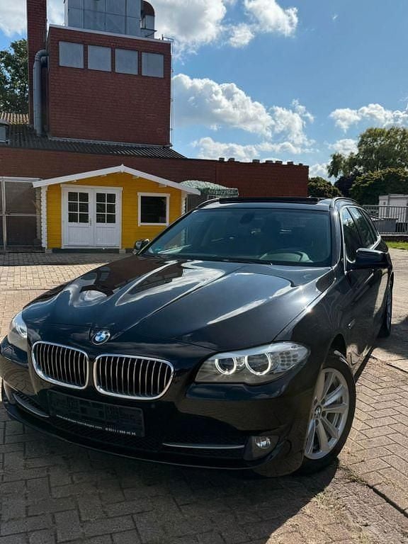 Schwarz Gebraucht 2011 BMW 520 Sport Line Kombi | 7.000 € (Superpreis) - Bild 1/4