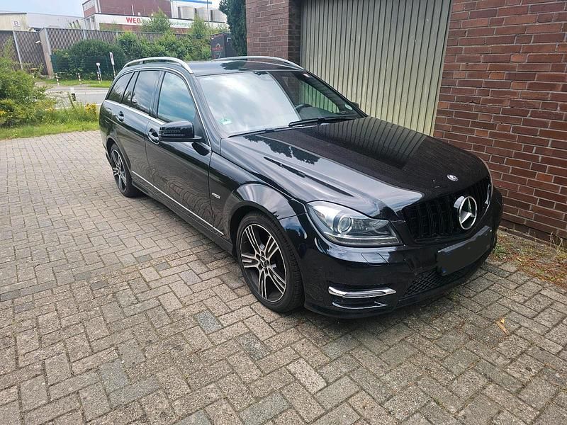 Schwarz Gebraucht 2014 Mercedes C220 Edition Kombi | 9.900 € (Superpreis) - Bild 1/4