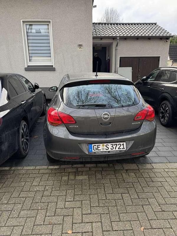 Gebraucht Opel Astra Selection 87 PS (63 kW) 2010 Limousine
