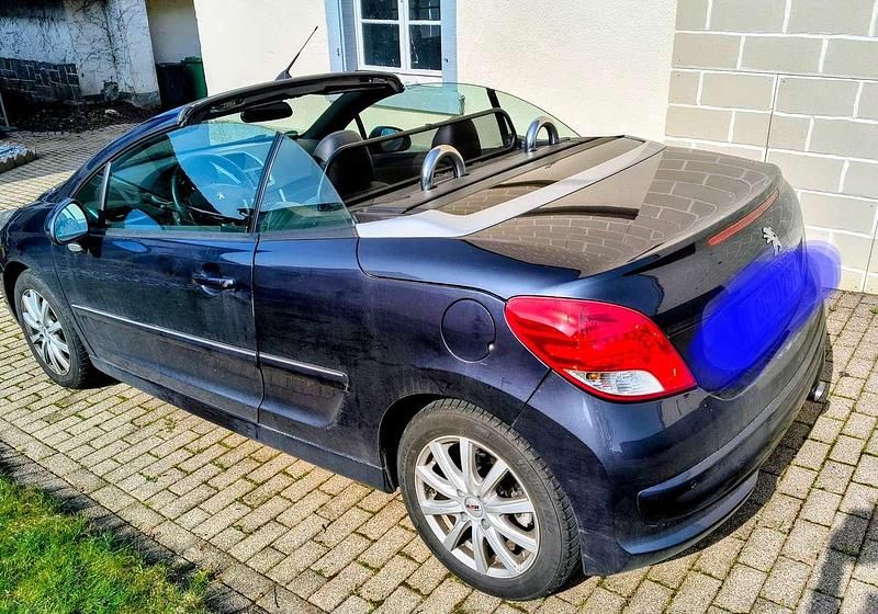 Gebraucht Peugeot 207 CC Active 156 PS (114 kW) 2012 Cabrio