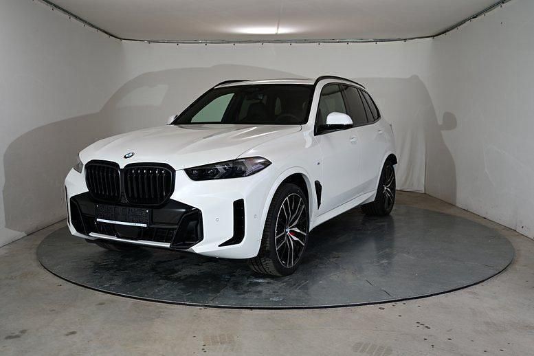 Mineralweiß metallic Gebraucht 2025 BMW X5 M M Sport SUV | 100.779 € (Etwas zu teuer) - Bild 1/4