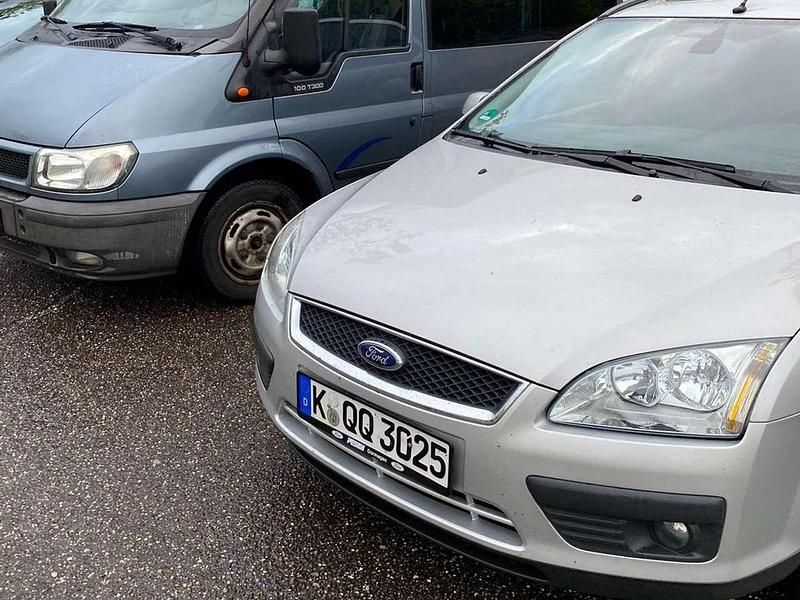 Gebraucht Ford Focus Ghia 116 PS (85 kW) 2005 Grau Kombi