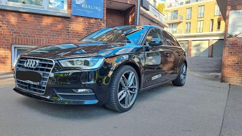 Schwarz Gebraucht 2015 Audi A3 Sportback Ambition Kleinwagen | 12.500 € (Guter Preis) - Bild 1/4