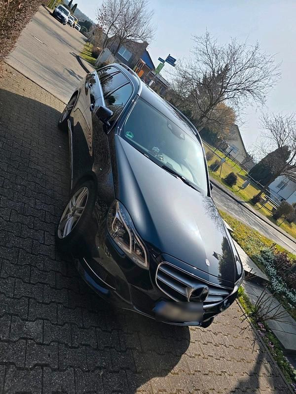 Gebraucht Mercedes E250 204 PS (150 kW) 2014 Schwarz Kombi