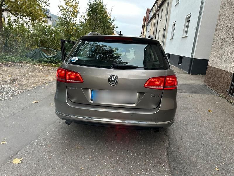 Gebraucht VW Passat 170 PS (125 kW) 2011 Braun Kombi