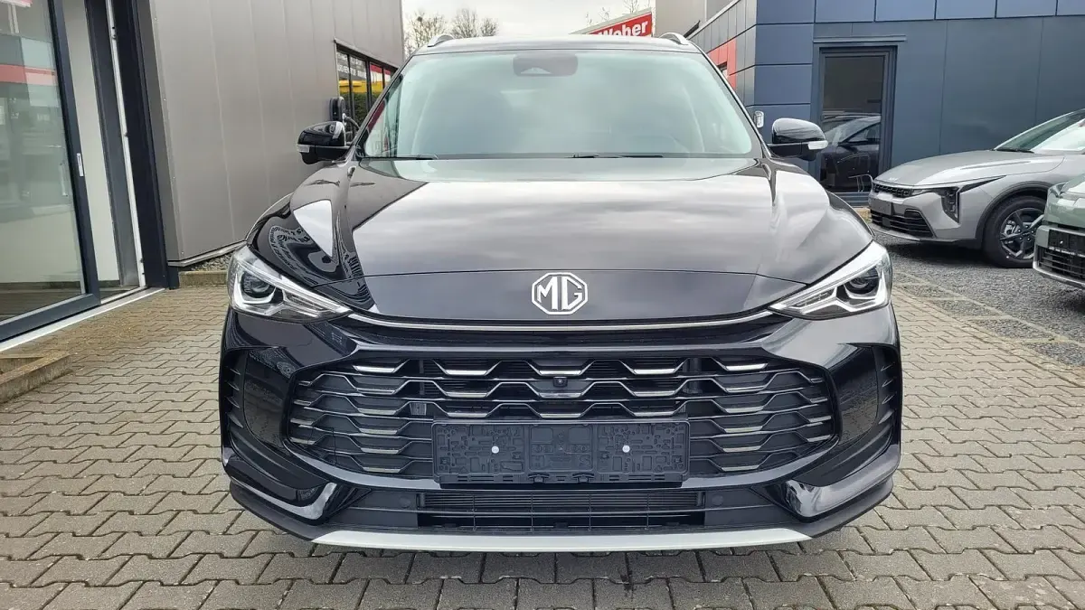 Neu MG ZS Luxury 197 PS (144 kW) 2026 Schwarz SUV