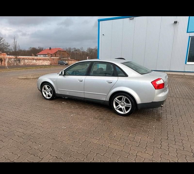 Gebraucht Audi A4 131 PS (96 kW) 2003 Silber Limousine