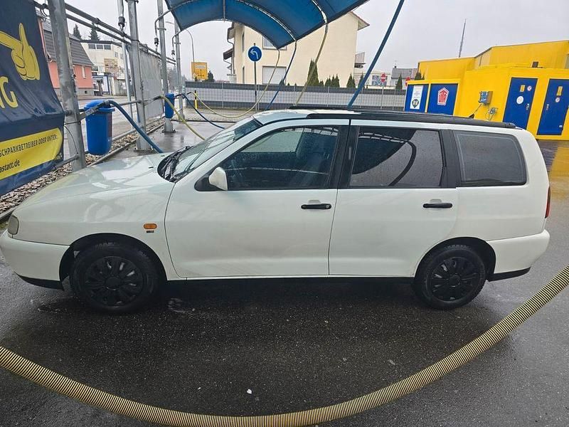 Weiß Gebraucht 1997 Seat Cordoba SE Kombi | 999 € - Bild 1/4