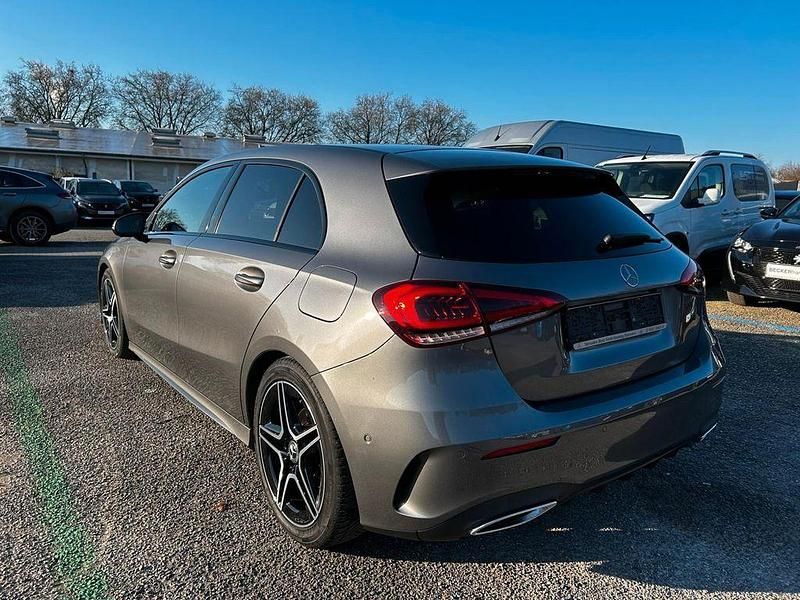 Gebraucht Mercedes A180 AMG 136 PS (100 kW) 2019 Grau Limousine