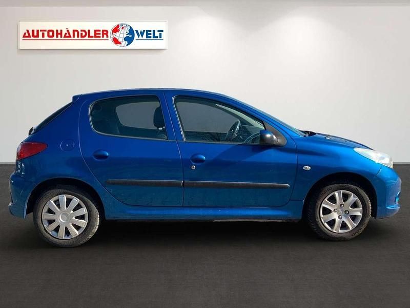 Gebraucht Peugeot 206+ Basis 75 PS (55 kW) 2010 Blau Kleinwagen