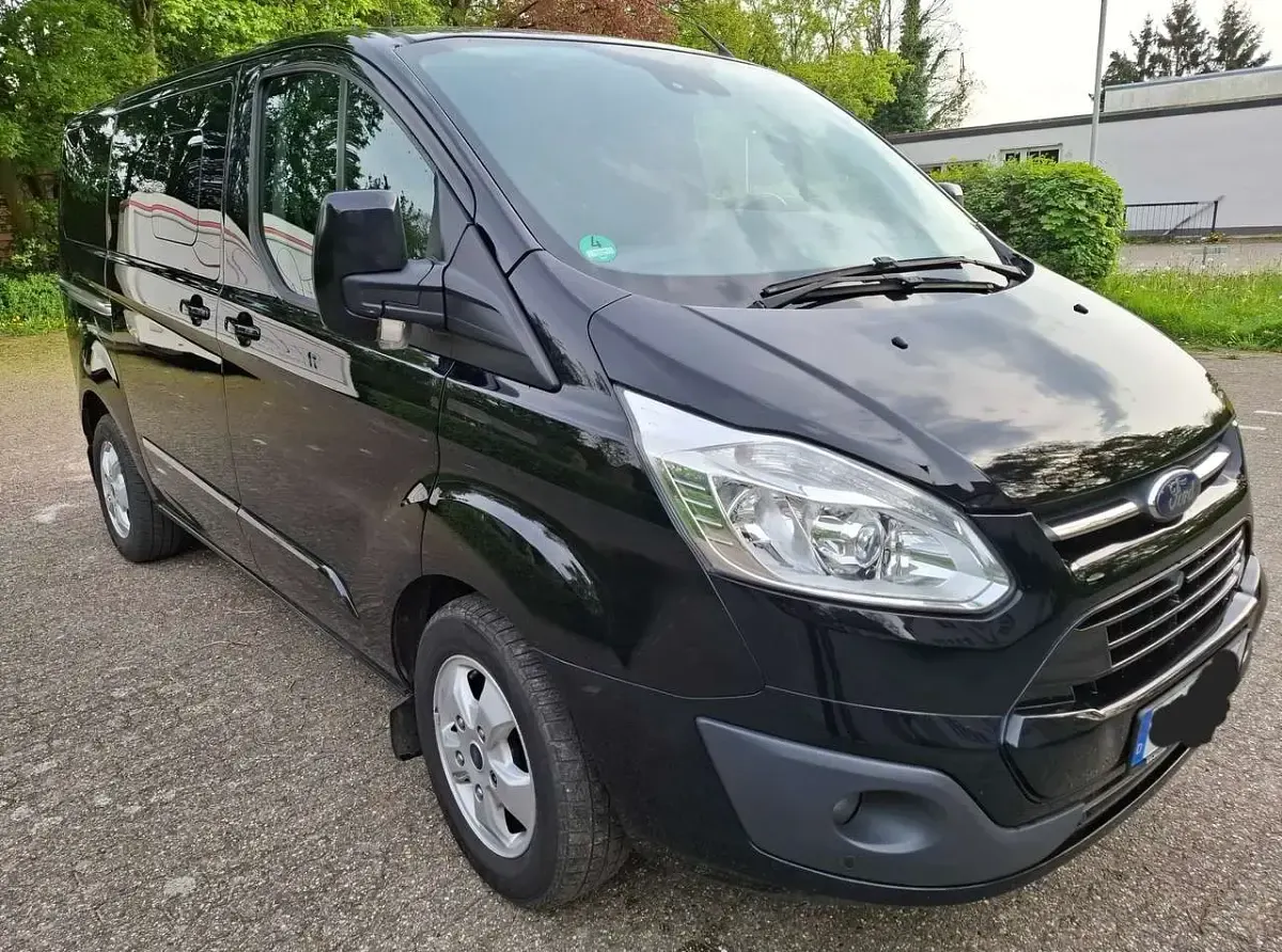 Gebraucht Ford Transit Custom Titanium 170 PS (125 kW) 2017 Schwarz Kombi