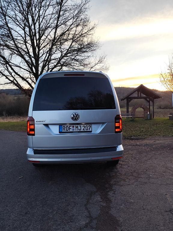 Gebraucht VW Caddy Maxi Highline 150 PS (110 kW) 2019 Silber Van / Kleinbus