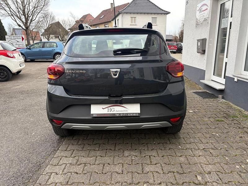 Gebraucht Dacia Sandero Comfort 91 PS (66 kW) 2022 Grau SUV