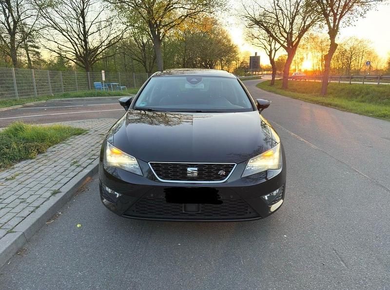 Second-hand Seat Leon FR 184 CP (135 kW) 2014 Negru Berlinǎ