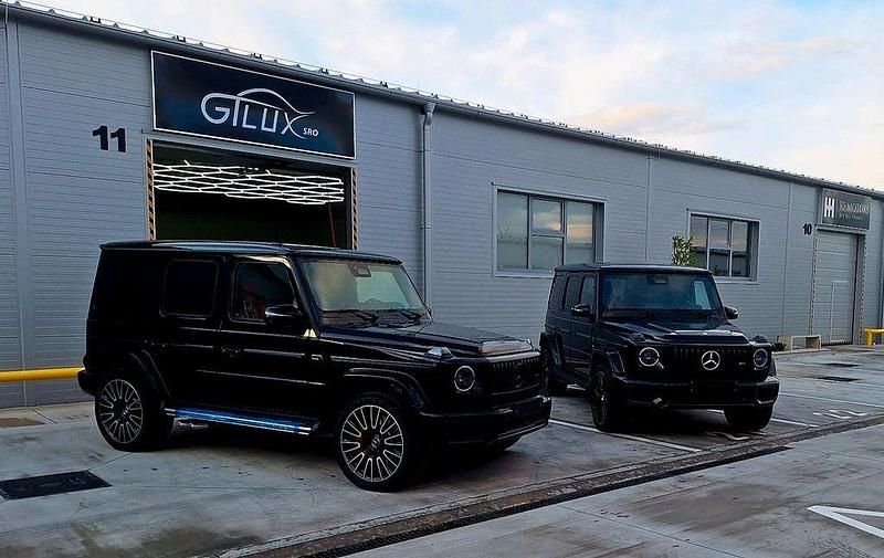 Schwarz Neu 2025 Mercedes G63 AMG AMG SUV | 269.369 € (Teuer) - Bild 1/4