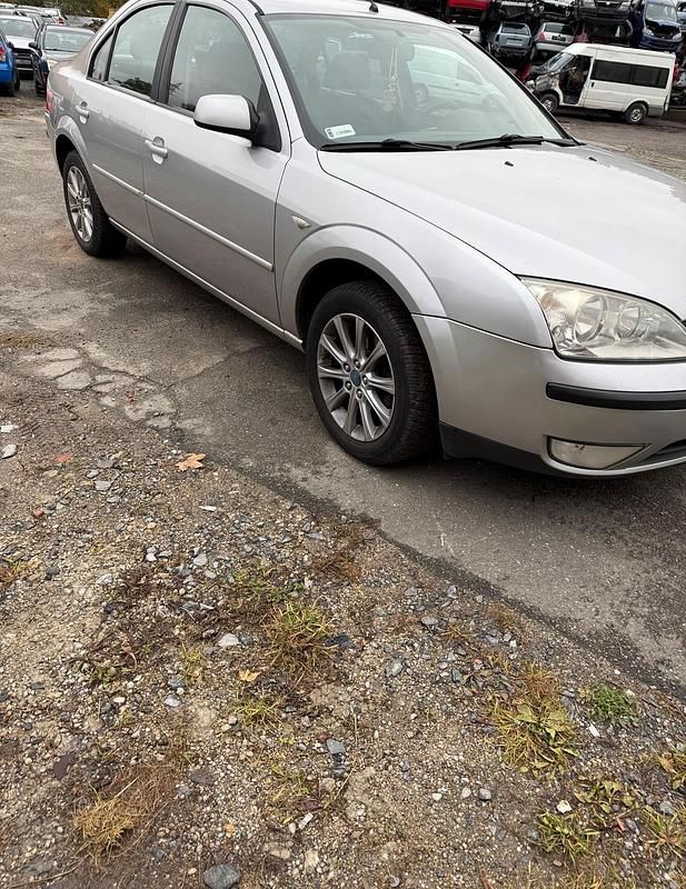 Silber Gebraucht 2004 Ford Mondeo Limousine | 1.200 € (Fairer Preis) - Bild 1/4