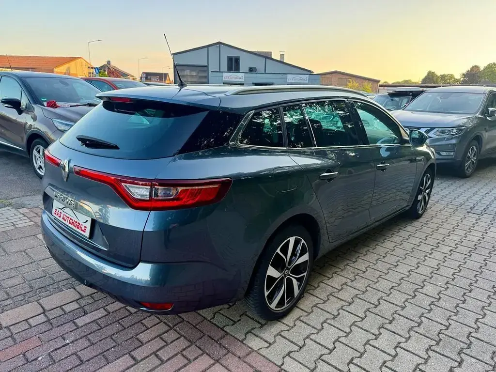Gebraucht Renault Mégane Bose Edition 140 PS (102 kW) 2019 Blau Limousine