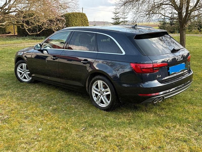 Gebraucht Audi A4 Sport 190 PS (139 kW) 2017 Blau Kombi