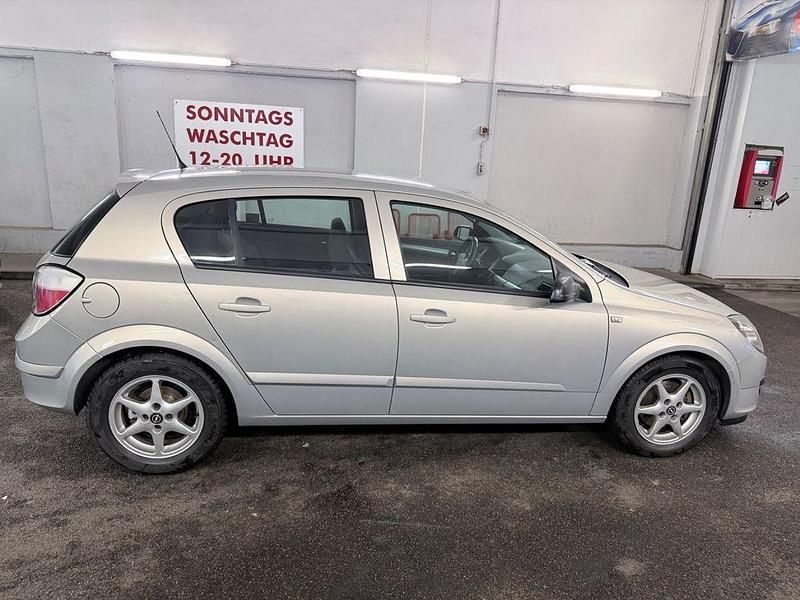 Gebraucht Opel Astra 105 PS (77 kW) 2006 Silber Limousine