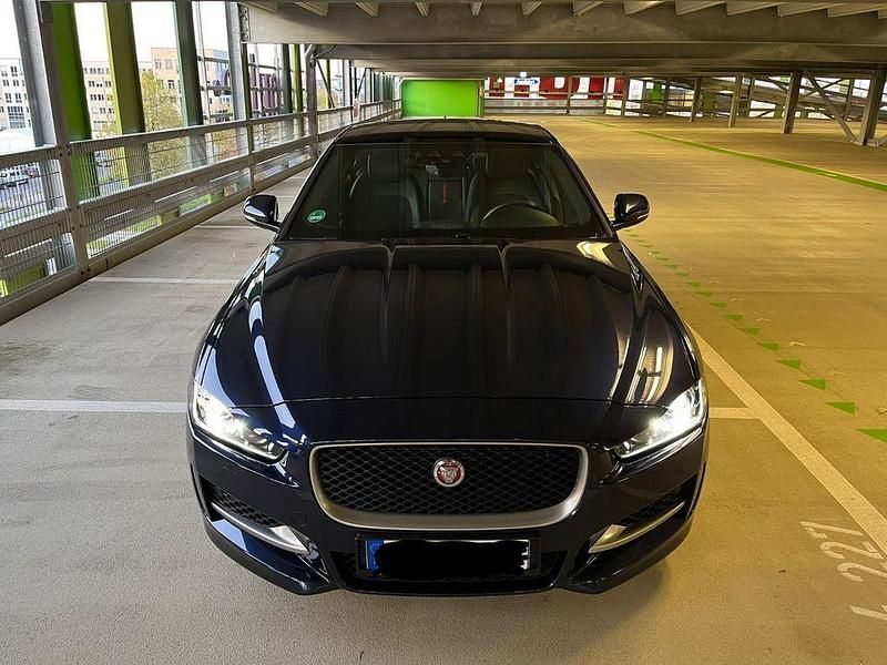 Blau Gebraucht 2019 Jaguar XE R-Sport Limousine | 19.400 € (Superpreis) - Bild 1/4