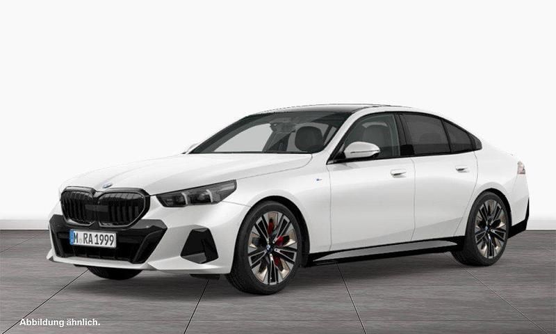 Mineralweiß Gebraucht 2025 BMW 540 Comfort Edition Limousine | 71.910 € (Fairer Preis) - Bild 1/2