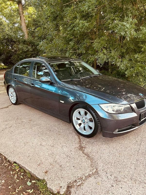 Grau Gebraucht 2006 BMW 320 Limousine | 4.450 € (Fairer Preis) - Bild 1/4