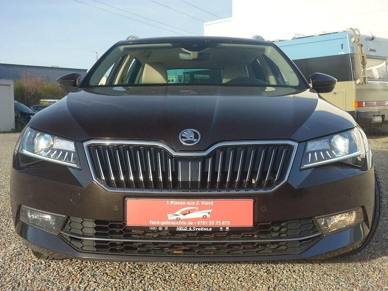 Gebraucht Skoda Superb LAURIN & KLEMENT 190 PS (139 kW) 2017 Braun Kombi