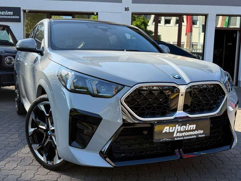 Brooklyn grau metallic Neu 2025 BMW X2 M Sport SUV | 58.310 € (Teuer) - Bild 1/4