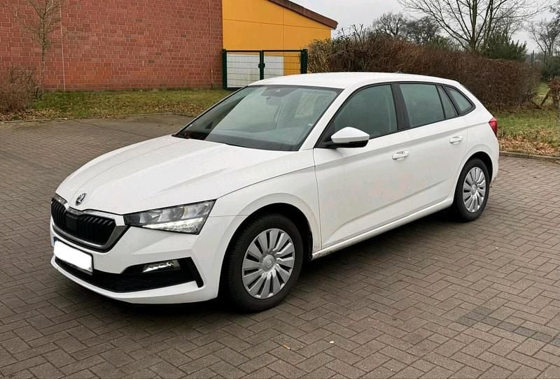 Gebraucht Skoda Scala Cool Plus 95 PS (69 kW) 2021 Weiß Kleinwagen