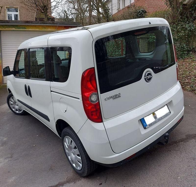 Second-hand Opel Combo Edition 120 CP (88 kW) 2016 Alb Monovolum