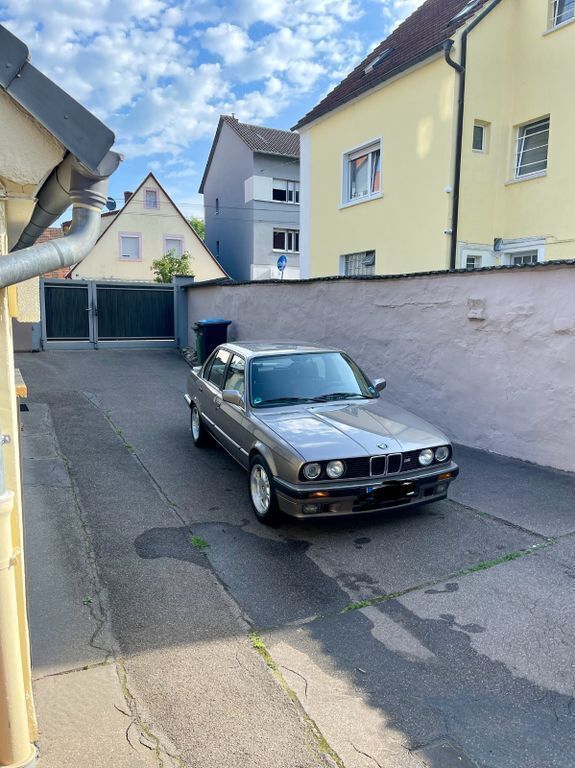 Beige Gebraucht 1988 BMW 325 Performance Limousine | 20.500 € - Bild 1/4