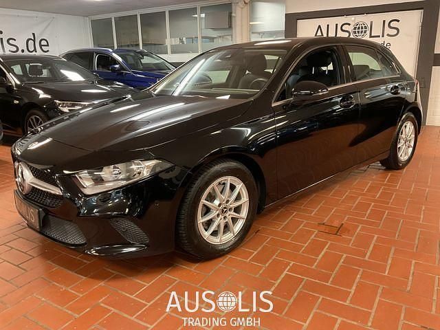 Schwarz Gebraucht 2021 Mercedes A180 Advanced Limousine | 18.990 € (Superpreis) - Bild 1/4