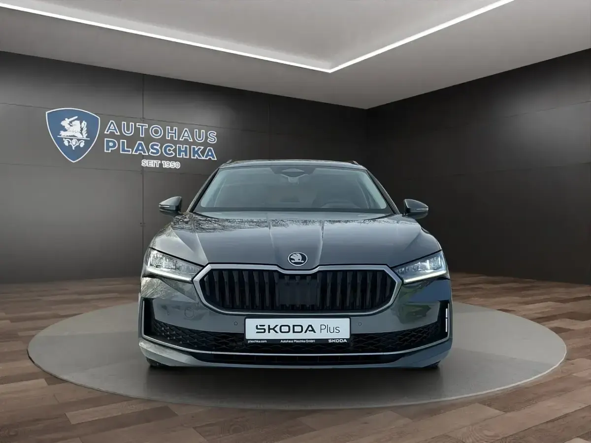 Gebraucht Skoda Superb Selection 265 PS (194 kW) 2025 Graphitegrau Kombi
